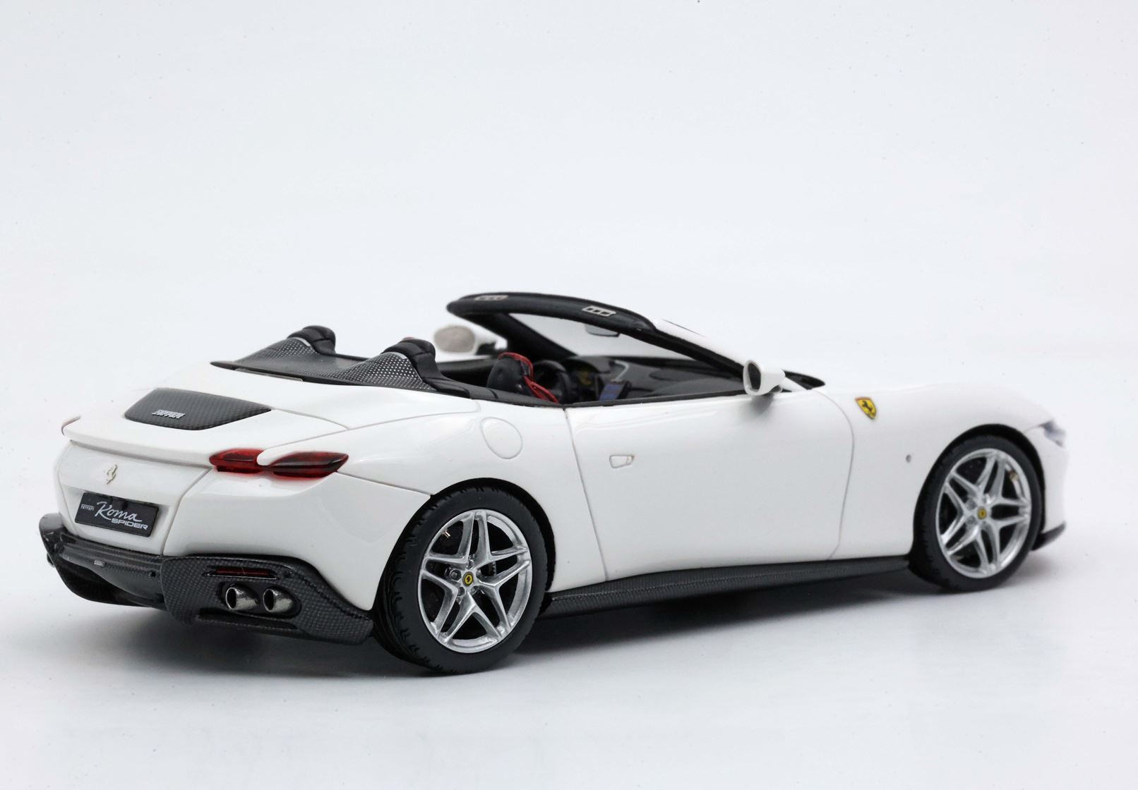 FERRARI ROMA SPIDER BIANCO CERVINO - Vroomi