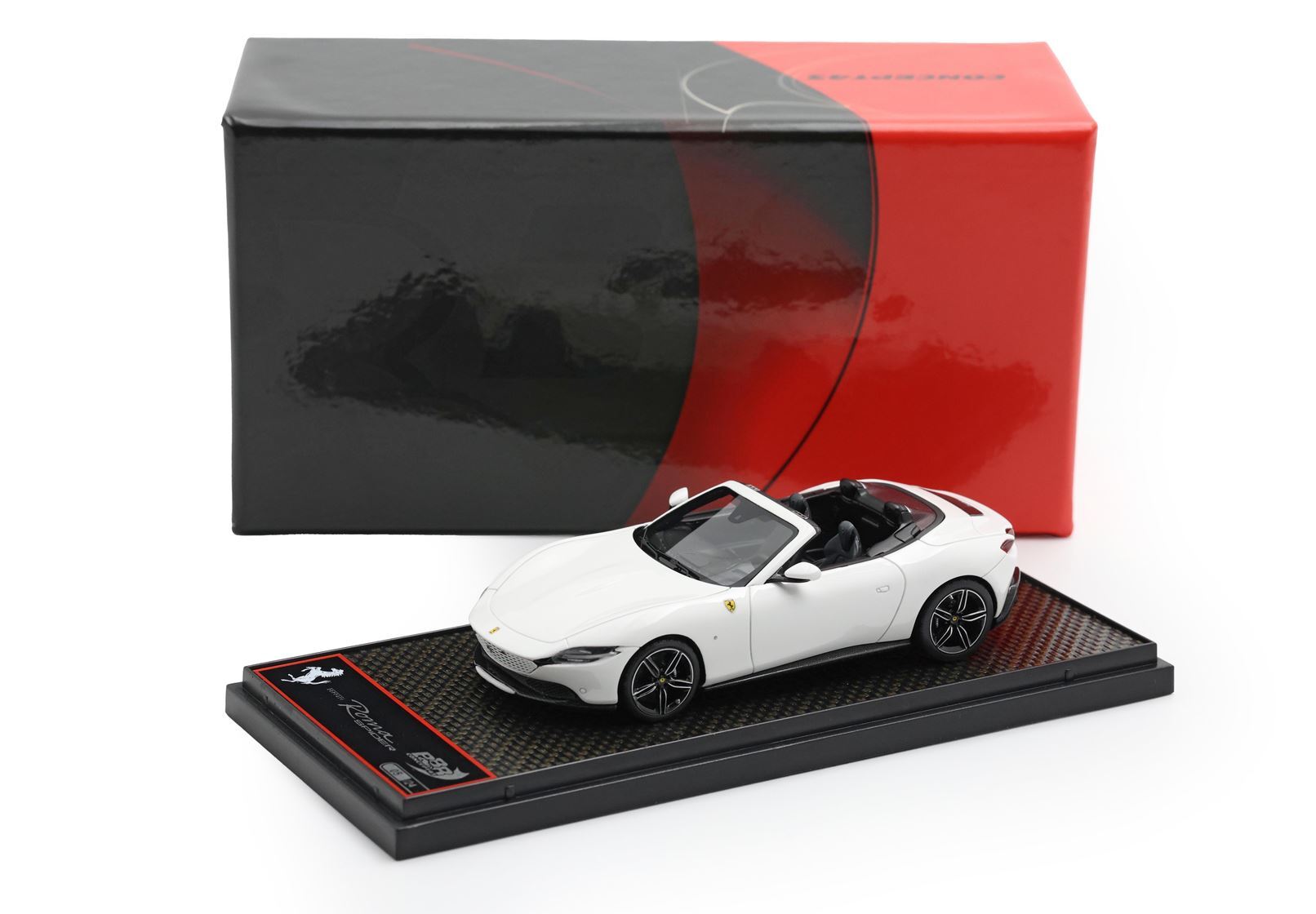 FERRARI ROMA SPIDER BIANCO CERVINO - CERCHI NERO LUCIDO - Vroomi