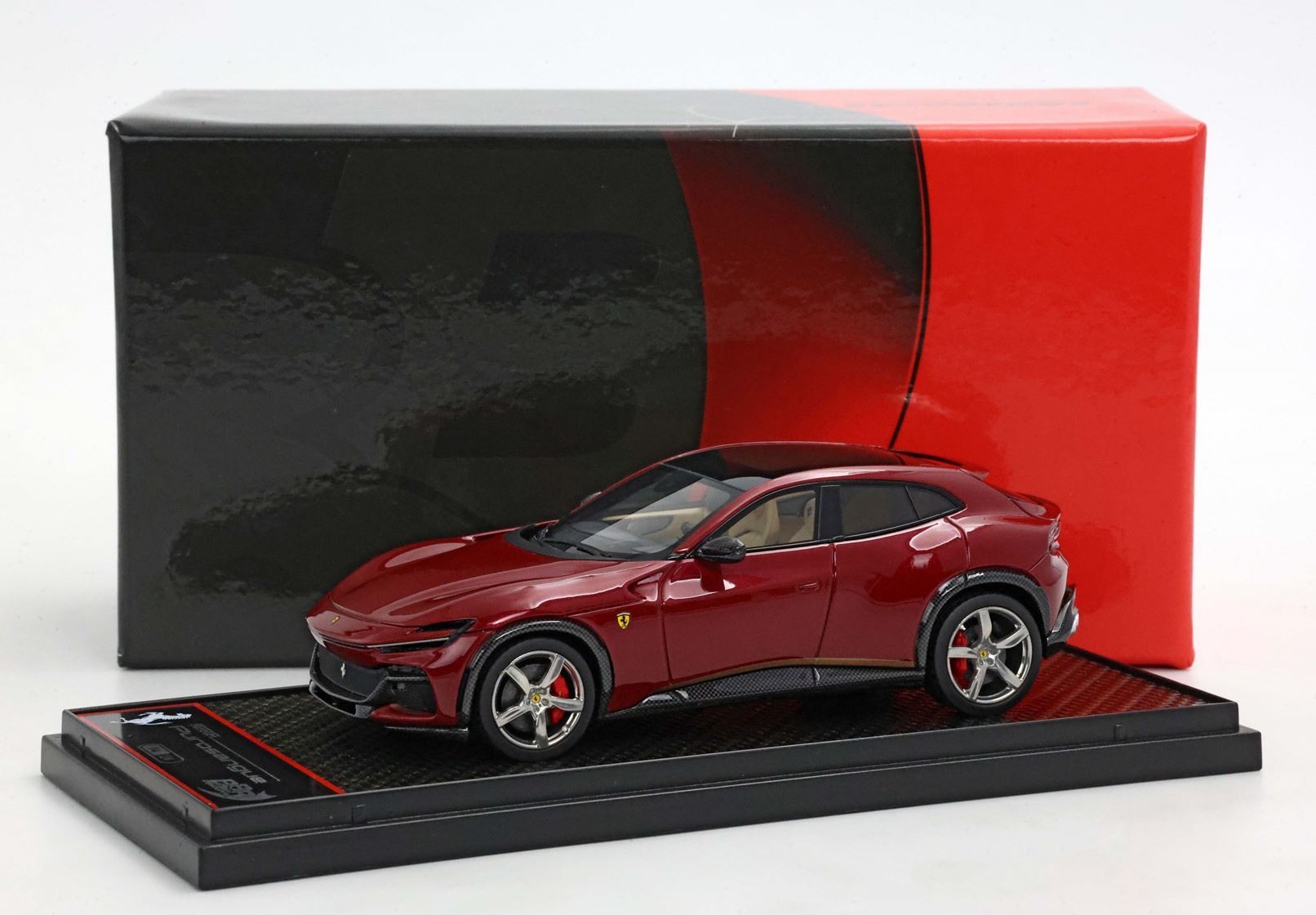 FERRARI PUROSANGUE 2023- TETTO PANORAMICO ROSSO MUGELLO OPACO E STRISCIA LATERALE IN ORO - Vroomi