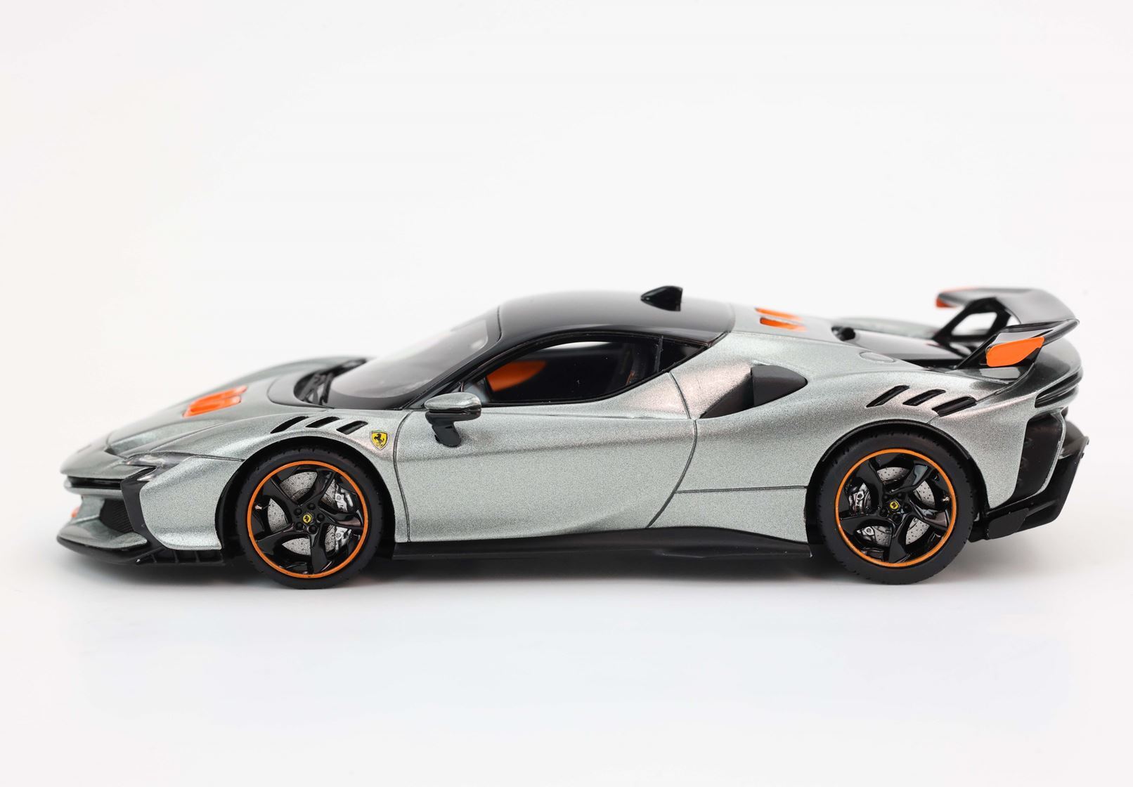 FERRARI SF90 XX STRADALE GRIGIO COMPETIZIONE - Vroomi