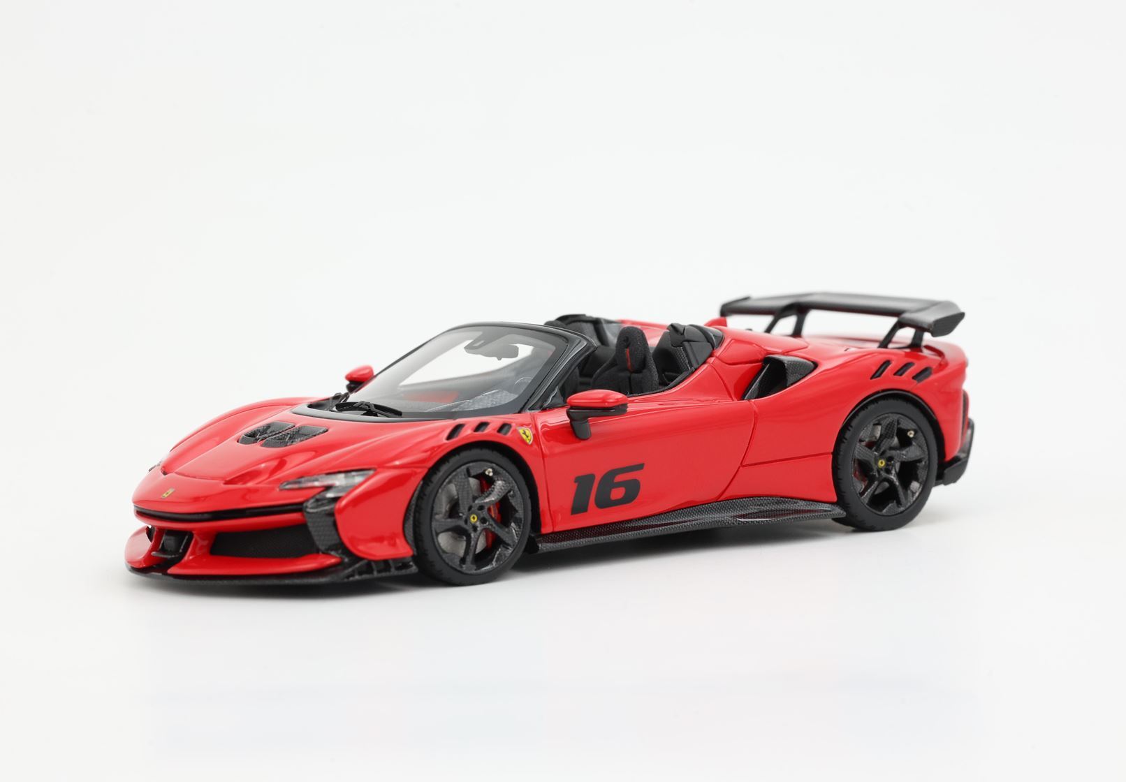 FERRARI SF90 XX SPIDER RACE N.16 ROSSO CORSA 322 E BASE CARBONIO - Vroomi