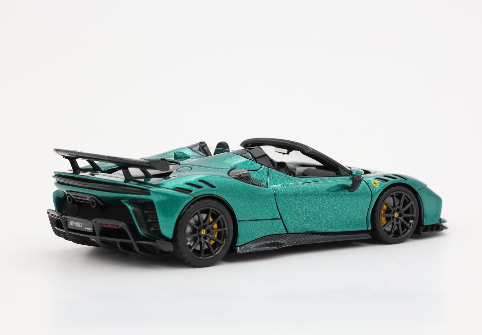 FERRARI SF90 XX SPIDER VERDE GIOIELLO CERCHI CARBONIO - Vroomi