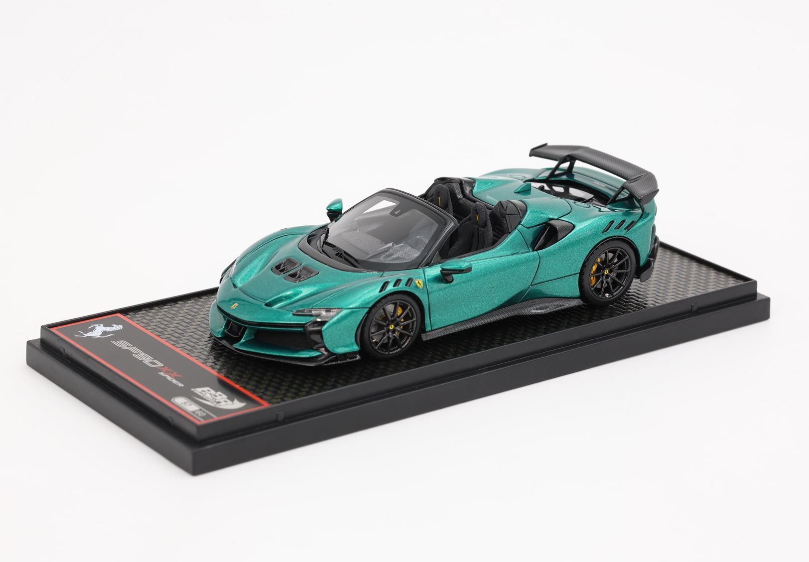 FERRARI SF90 XX SPIDER VERDE GIOIELLO CERCHI CARBONIO - Vroomi