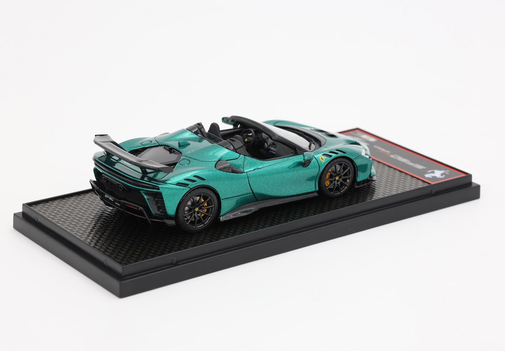 FERRARI SF90 XX SPIDER VERDE GIOIELLO CERCHI CARBONIO - Vroomi