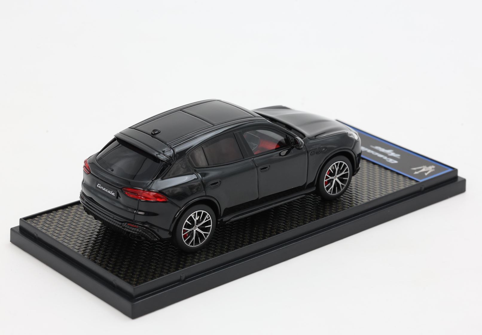 MASERATI GRECALE TROFEO 2022 NERO TEMPESTA - Vroomi