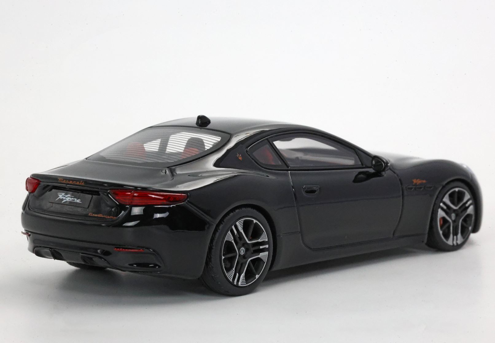 MASERATI GRANTURISMO FOLGORE 2023 NERO ASSOLUTO - Vroomi