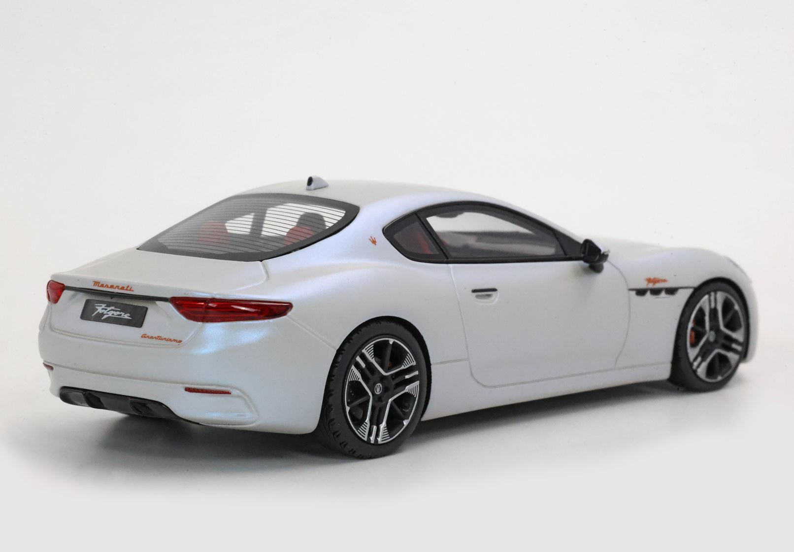 MASERATI GRANTURISMO FOLGORE 2023 BIANCO AUDACE - Vroomi