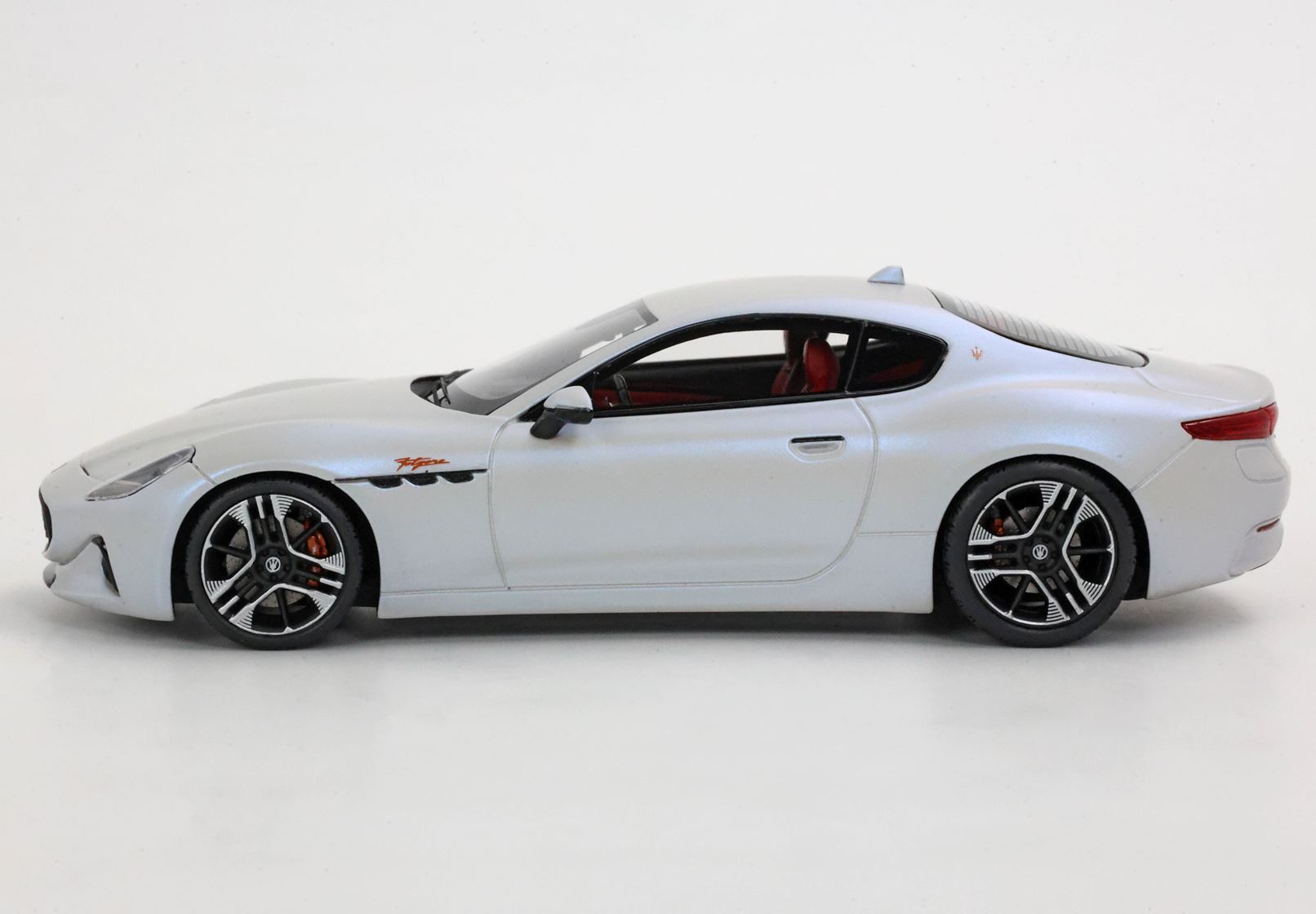 MASERATI GRANTURISMO FOLGORE 2023 BIANCO AUDACE - Vroomi