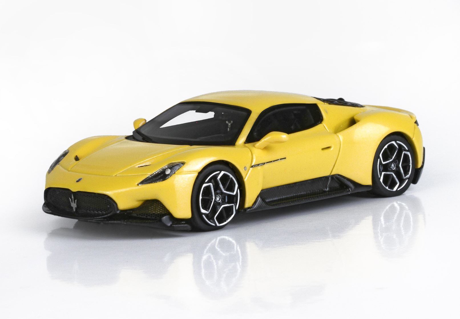 MASERATI MC20 GIALLO GENIO - Vroomi