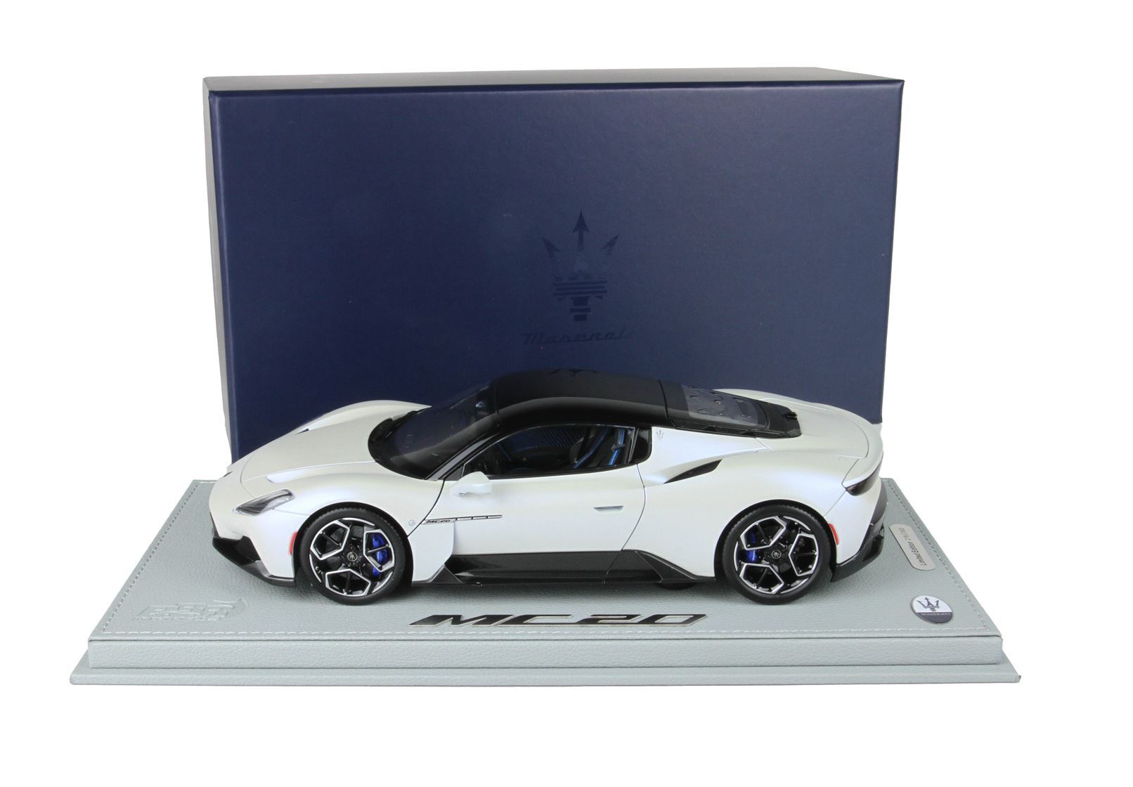 MASERATI MC20 DIE CAST APRIBILE SPECIAL COLOR BIANCO AUDACE - VETRINA INCLUSA - Vroomi