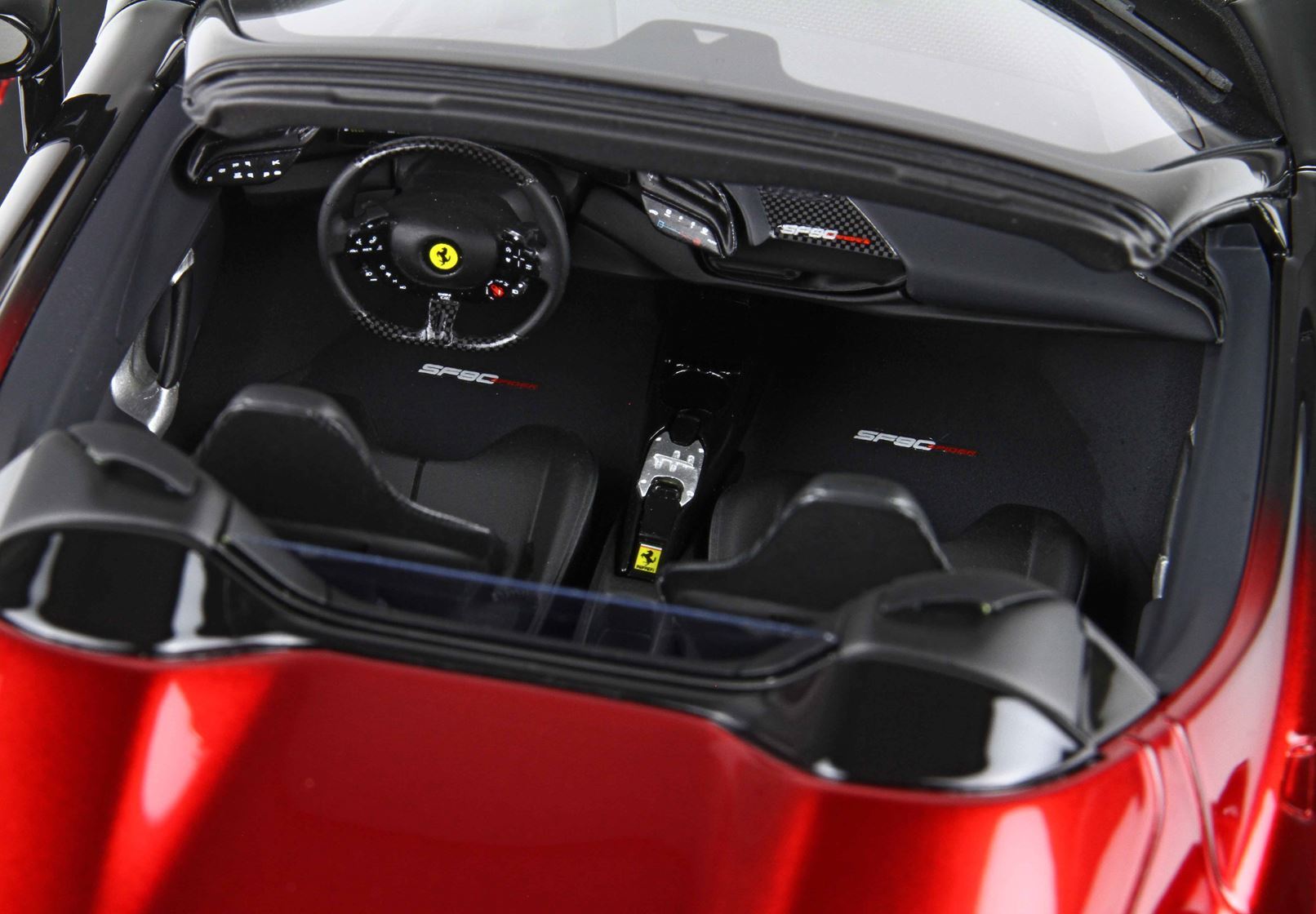 FERRARI SF90 SPIDER ROSSO MAGMA E NERO - Vroomi