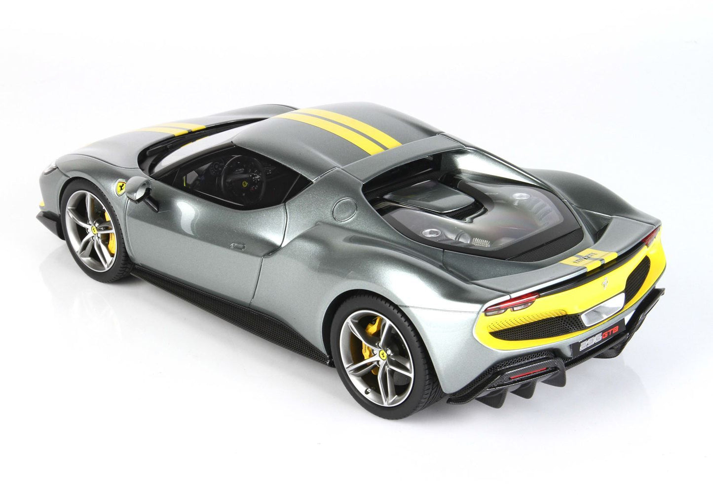 FERRARI 296 GTS ASSETTO FIORANO GRIGIO CORBURN - Vroomi