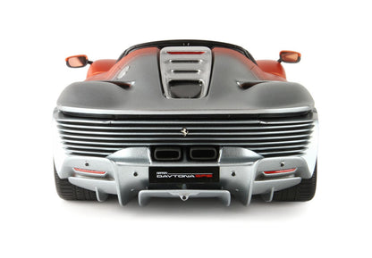 FERRARI DAYTONA SP3 SERIE ICONA GRIGIO METALLIZATO OPACO E ARANCIO MET - Vroomi