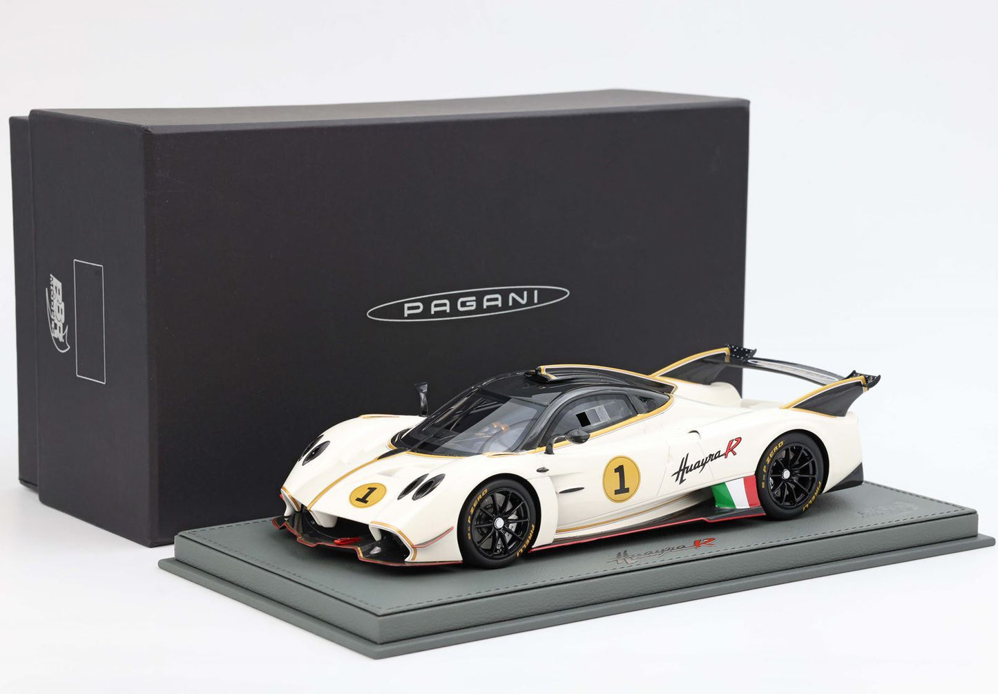 PAGANI HUAYRA R BIANCO BENNY E TETTO CARBONIO LUCIDO - Vroomi