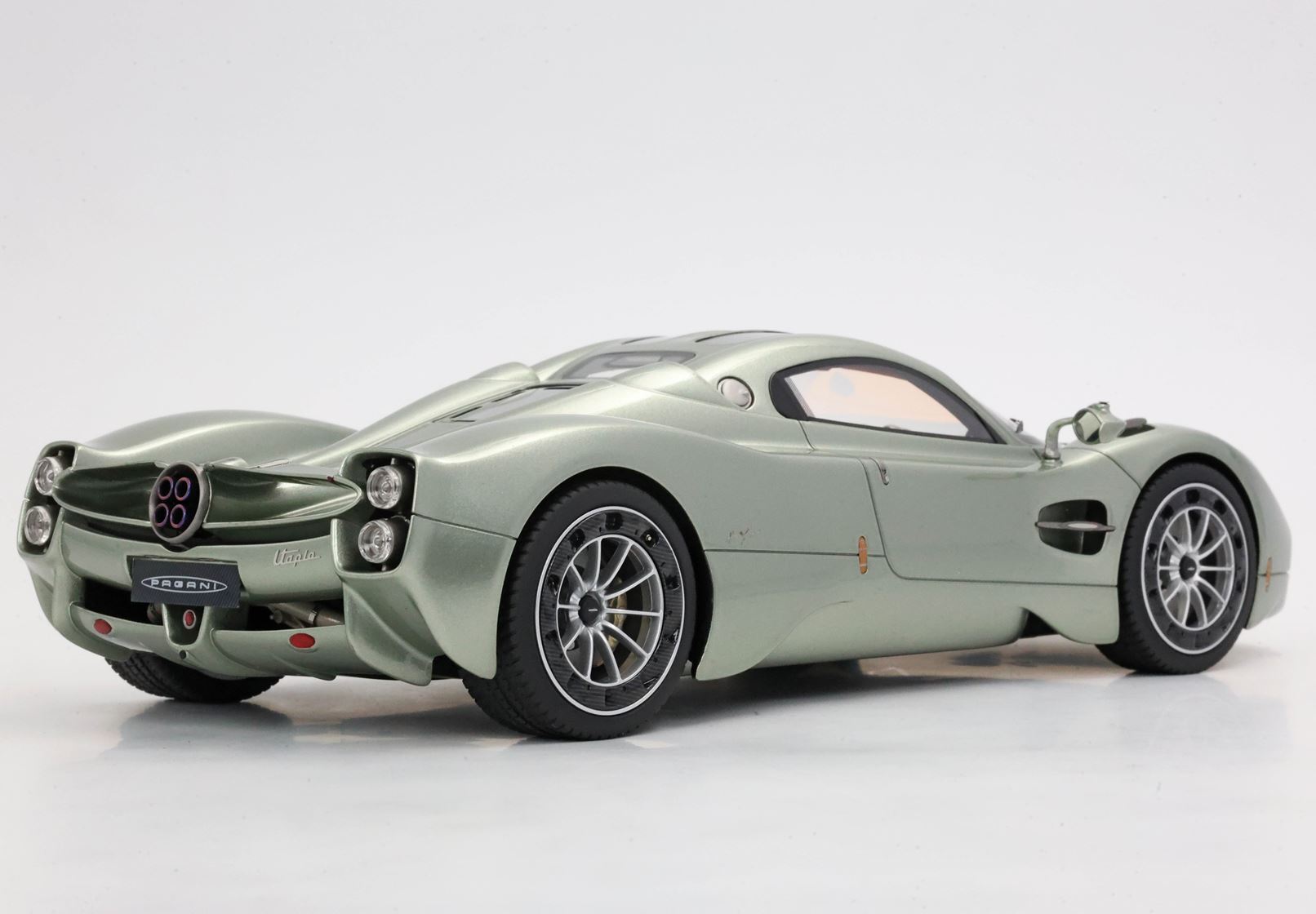 PAGANI UTOPIA VERDE PAMPA - Vroomi