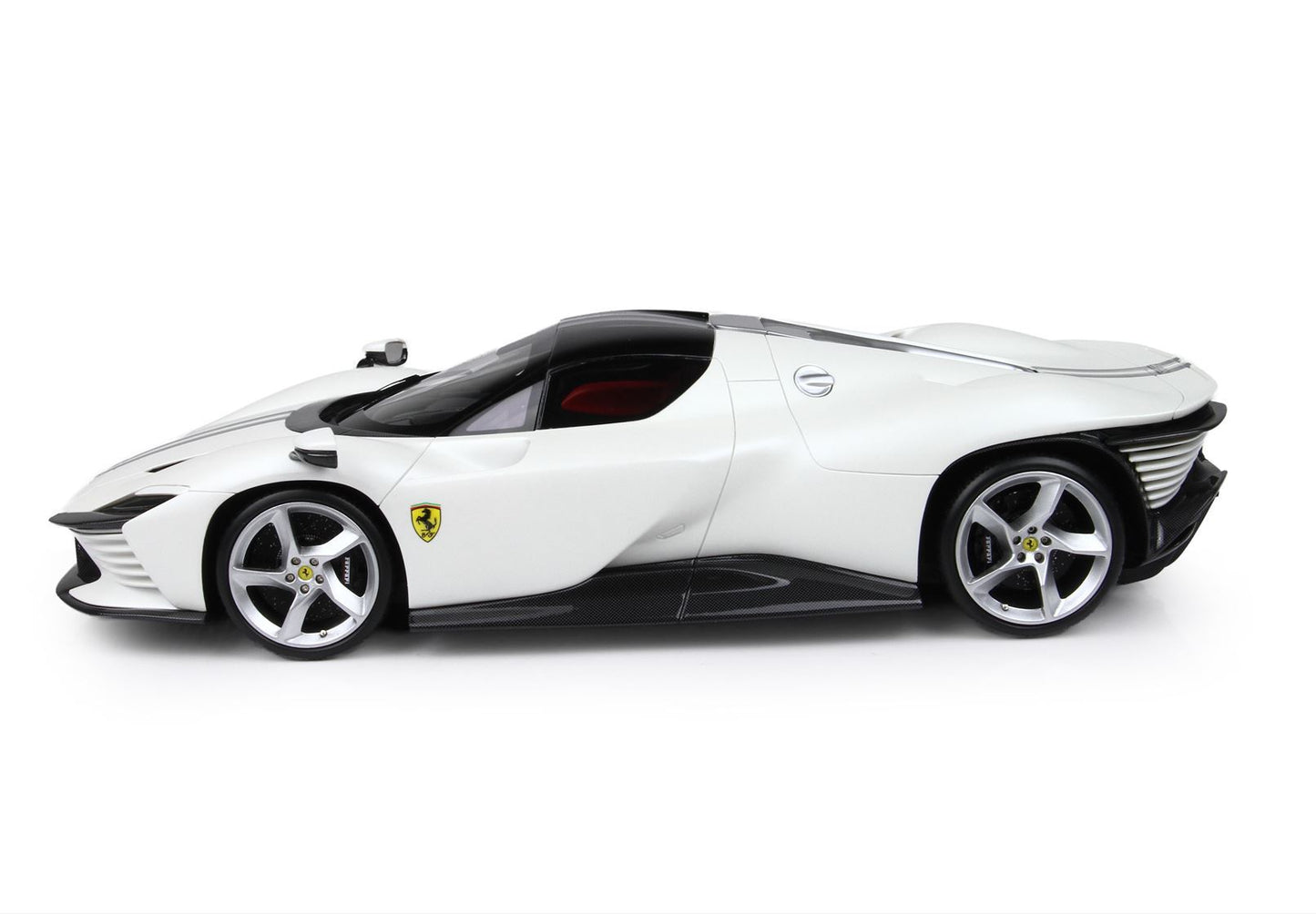 FERRARI DAYTONA SP3 ICONA SERIES TETTO CHIUSO - BIANCO ITALIA OPACO - Vroomi