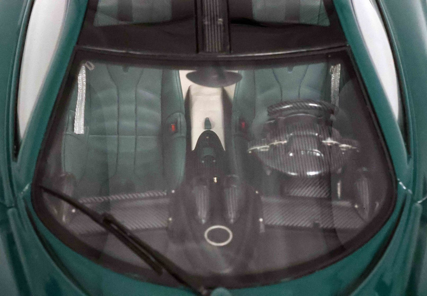 PAGANI HUAYRA CODALUNGA BRITISH RACING GREEN - Vroomi