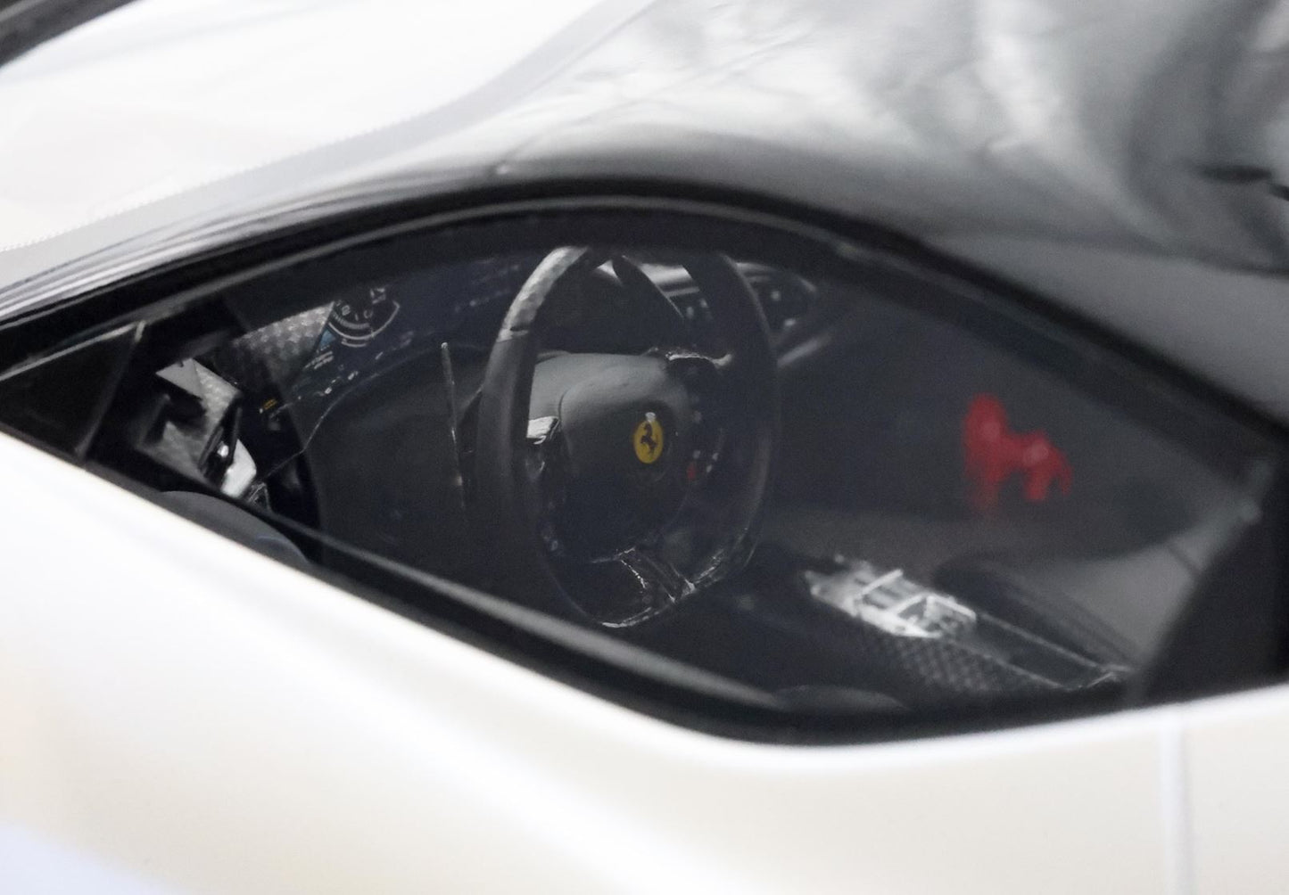 FERRARI SF90 XX STRADALE ONDA MARINA CON TETTO NERO - Vroomi