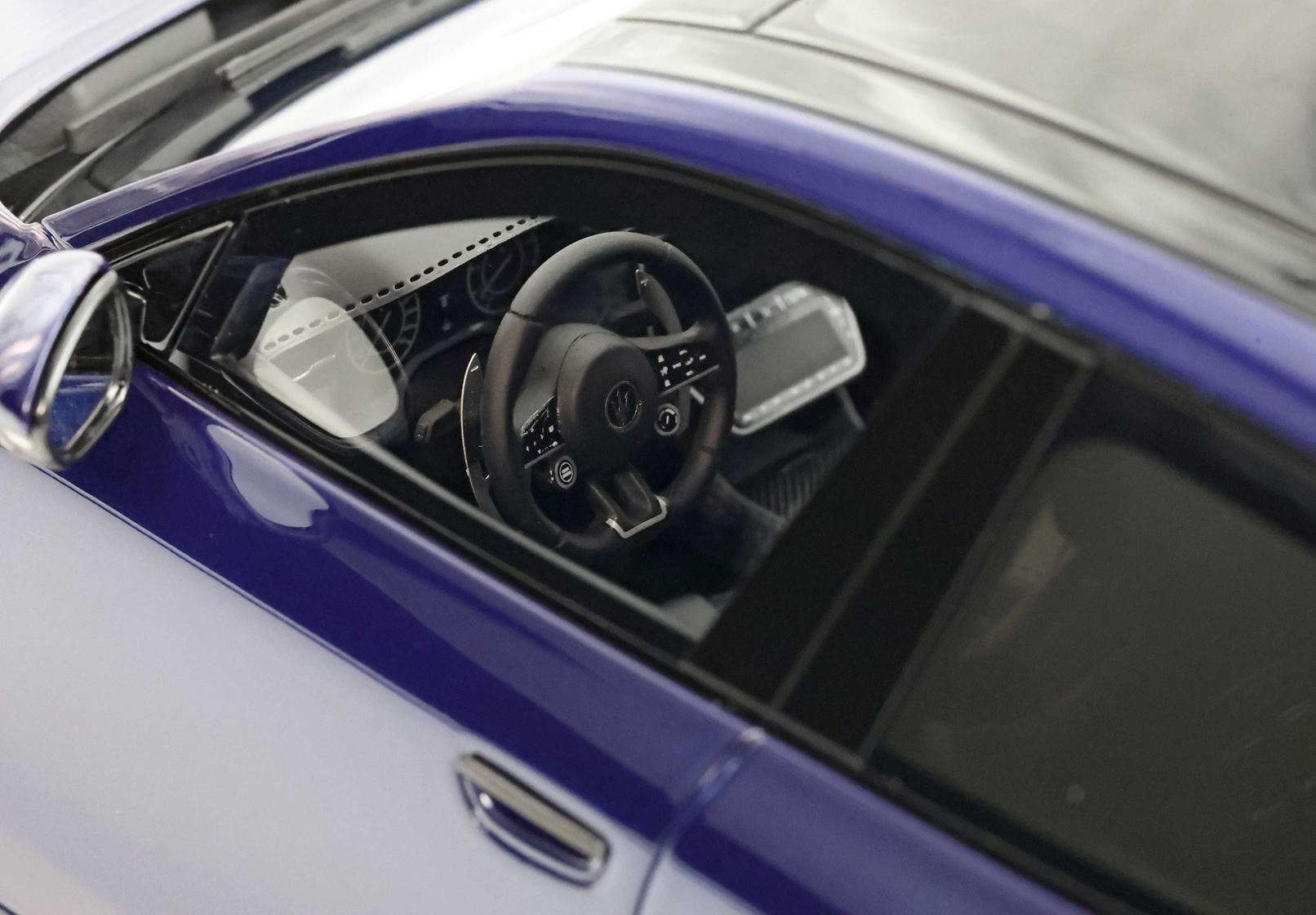 MASERATI GRECALE FOLGORE 2022 BLU INTENSO - Vroomi