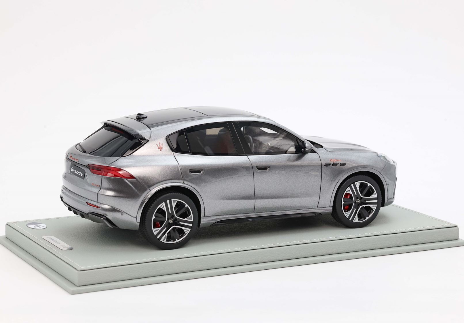 MASERATI GRECALE FOLGORE 2022 GRIGIO LAVA - Vroomi