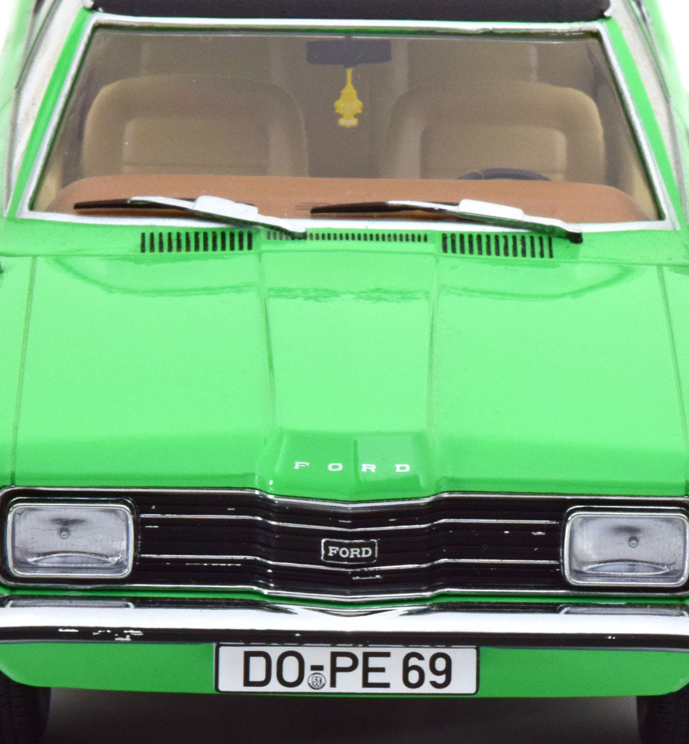 FORD TAUNUS GXL SEDAN VINYL ROOF SQUARE HEADLIGHTS LIGHT GREEN MATT BLACK 1971