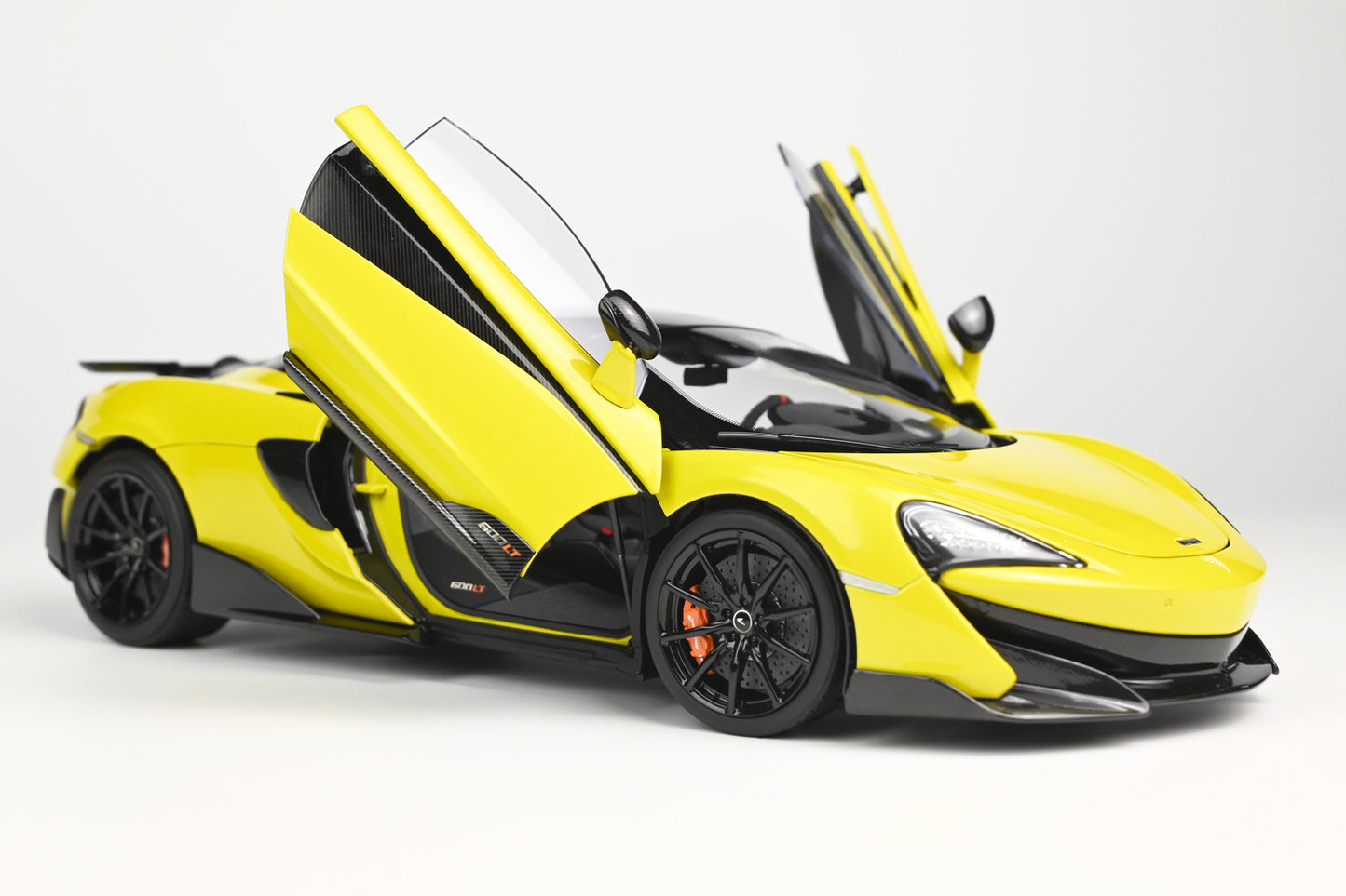 McLAREN 600LT YELLOW