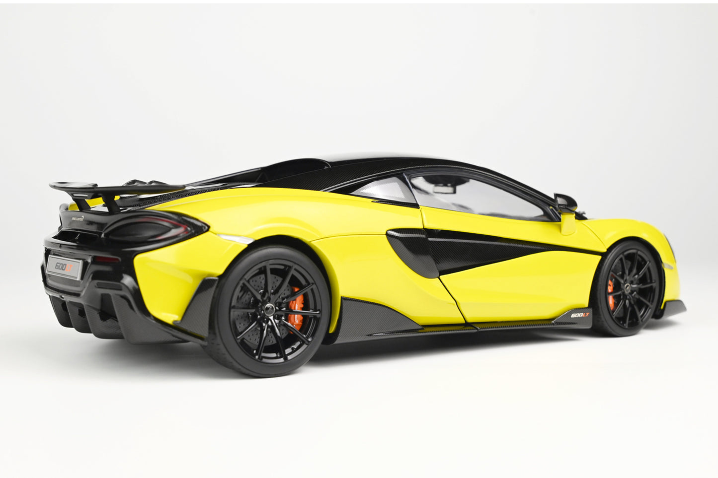 McLAREN 600LT YELLOW