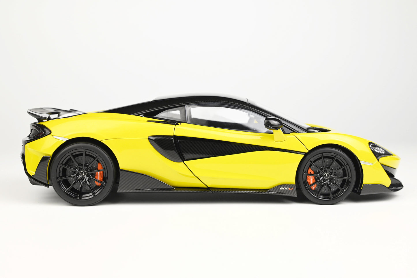 McLAREN 600LT YELLOW