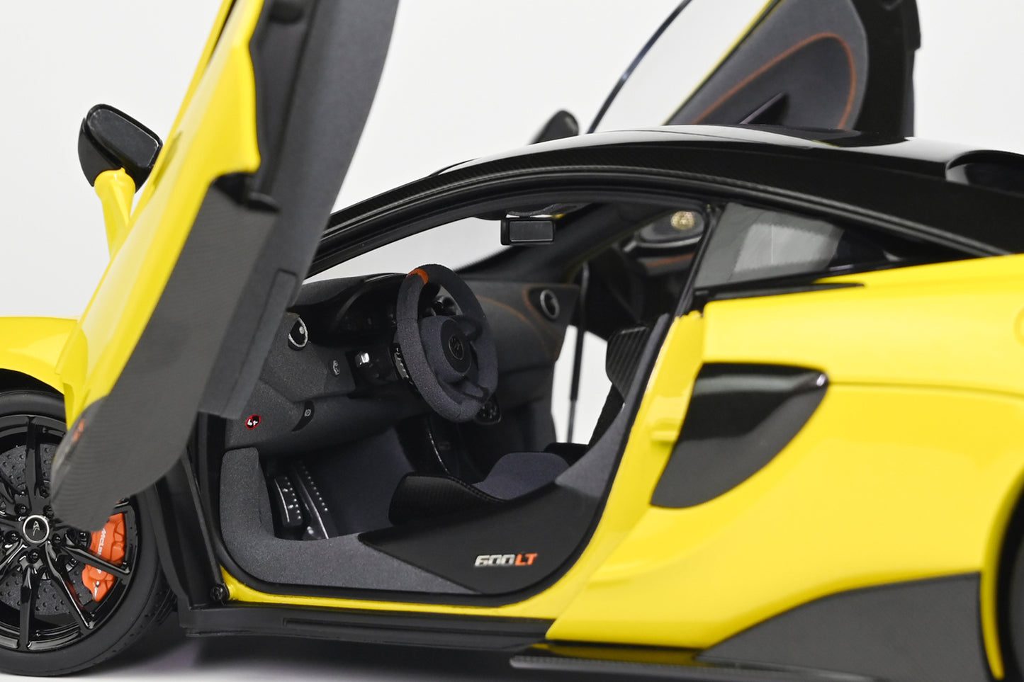 McLAREN 600LT YELLOW