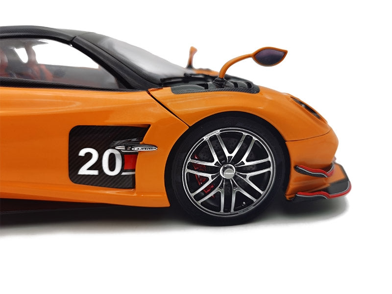 PAGANI HUAYRA BC ROADSTER ORANGE