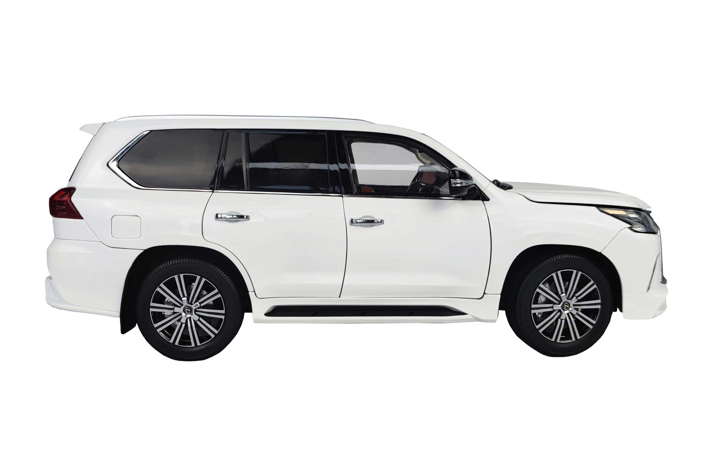 LEXUS LX570 WHITE