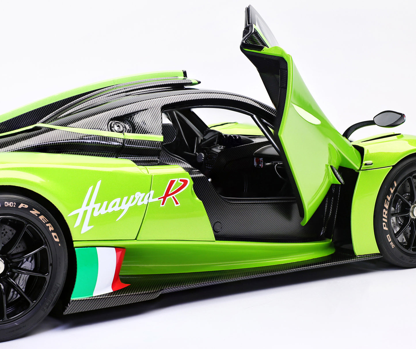PAGANI HUAYRA R GREEN & CARBON FIBER
