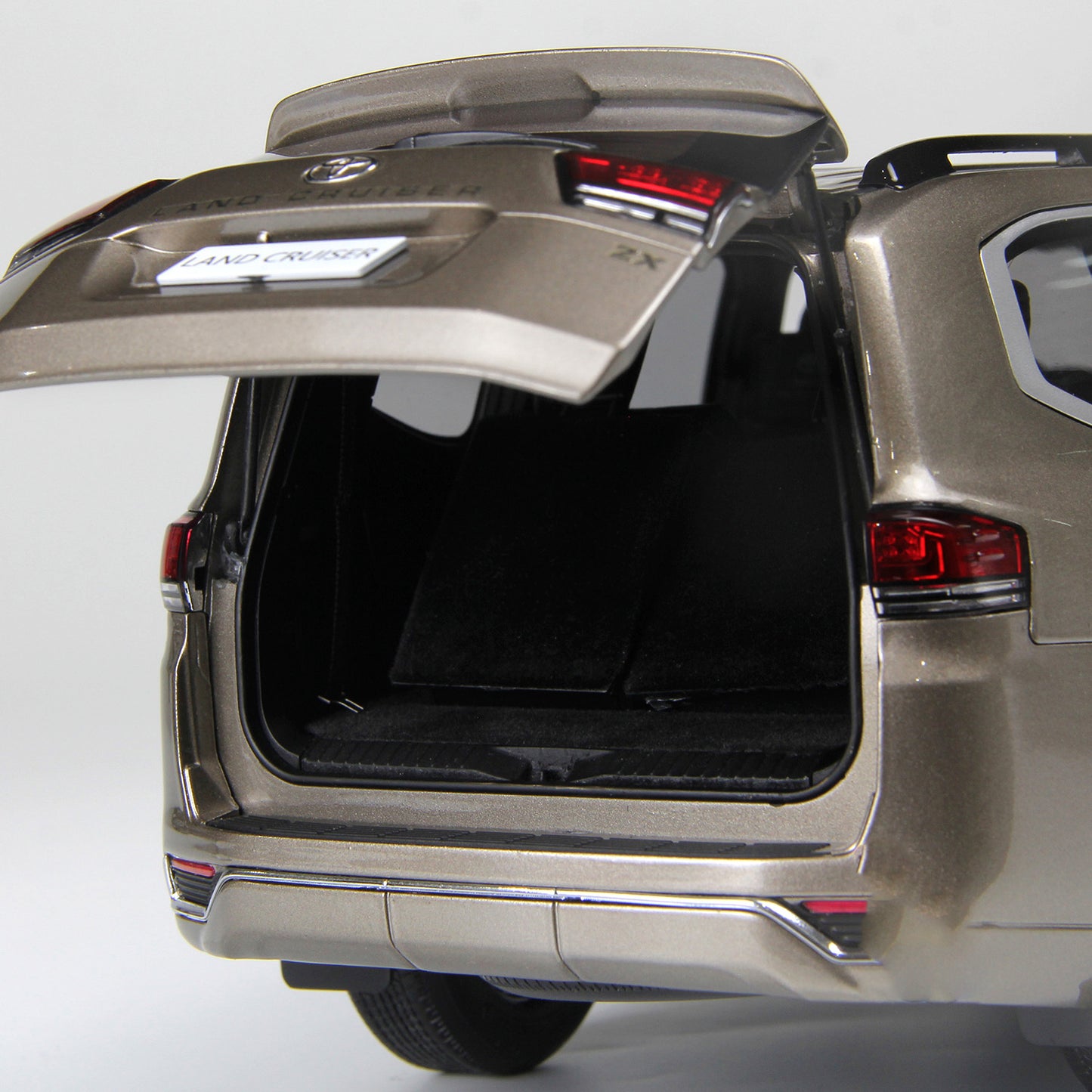 TOYOTA LAND CRUISER 300-ZX GOLD