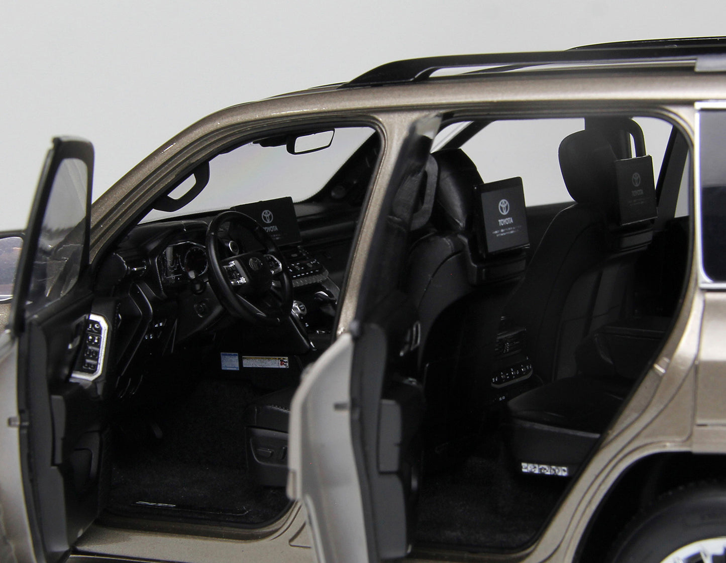 TOYOTA LAND CRUISER 300-ZX GOLD