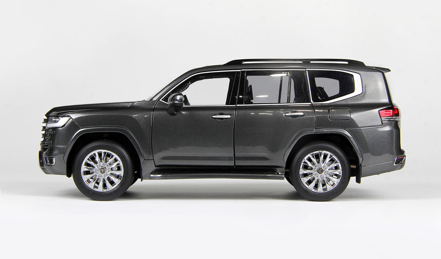 TOYOTA LAND CRUISER 300-ZX GREY
