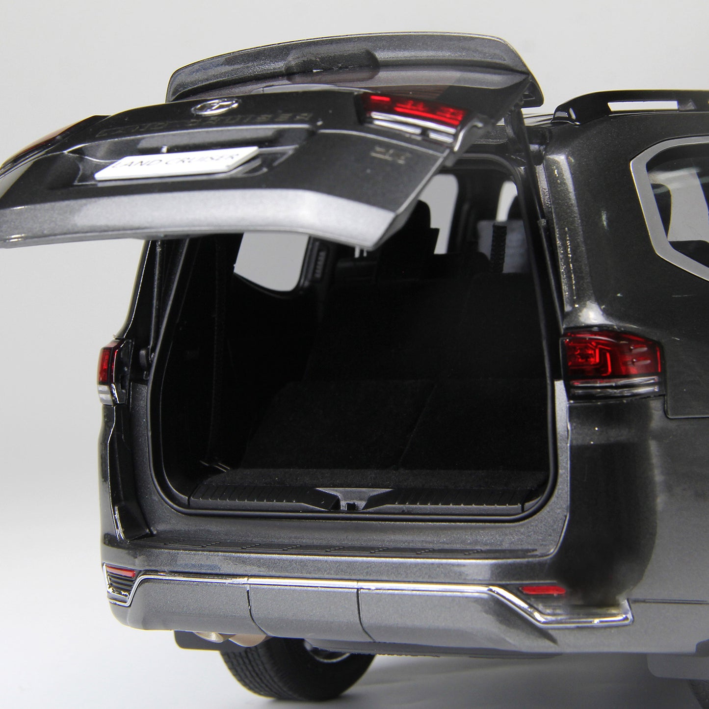 TOYOTA LAND CRUISER 300-ZX GREY