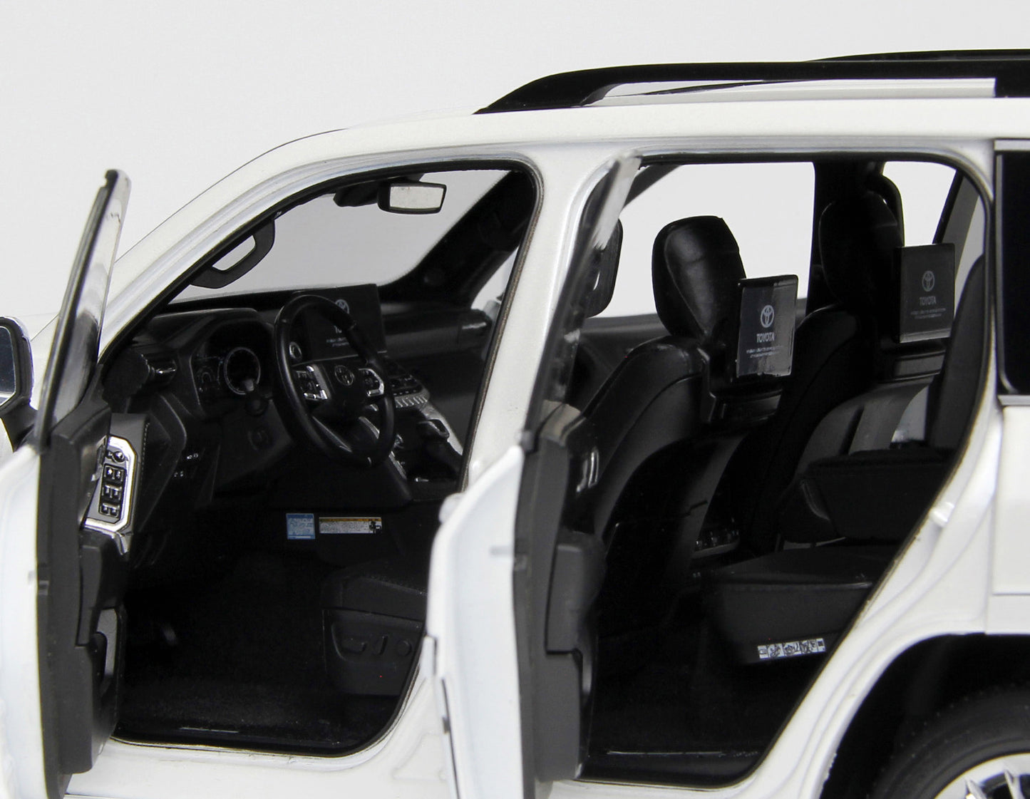 TOYOTA LAND CRUISER 300-ZX WHITE