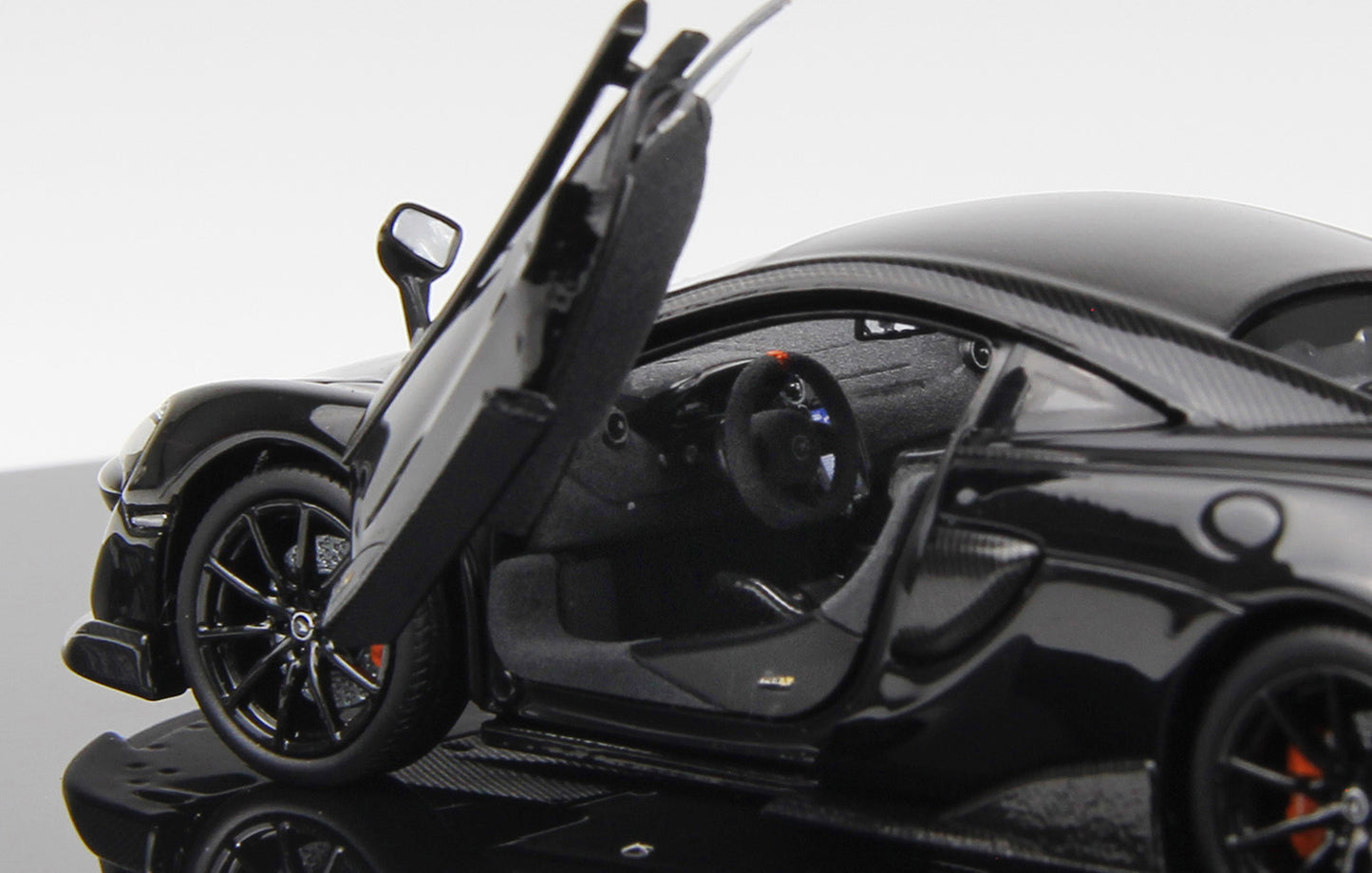 McLAREN 600LT BLACK