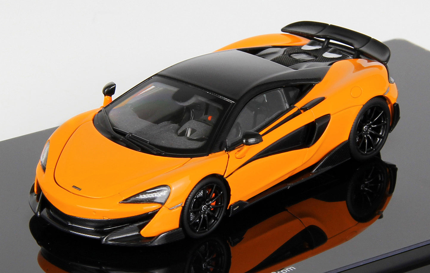 McLAREN 600LT ORANGE