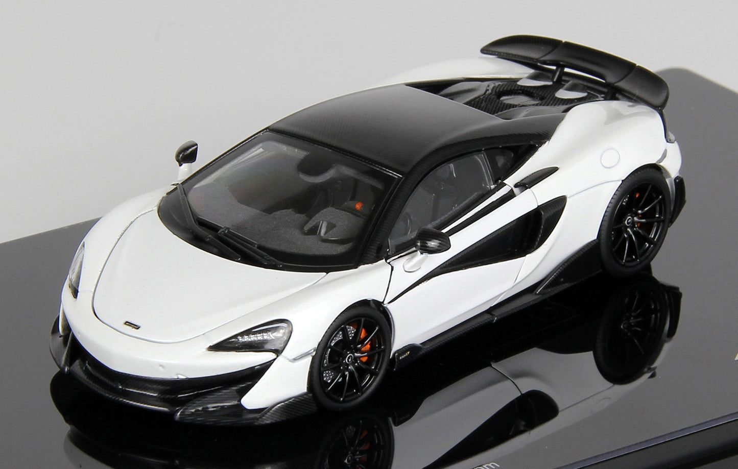 McLAREN 600LT WHITE