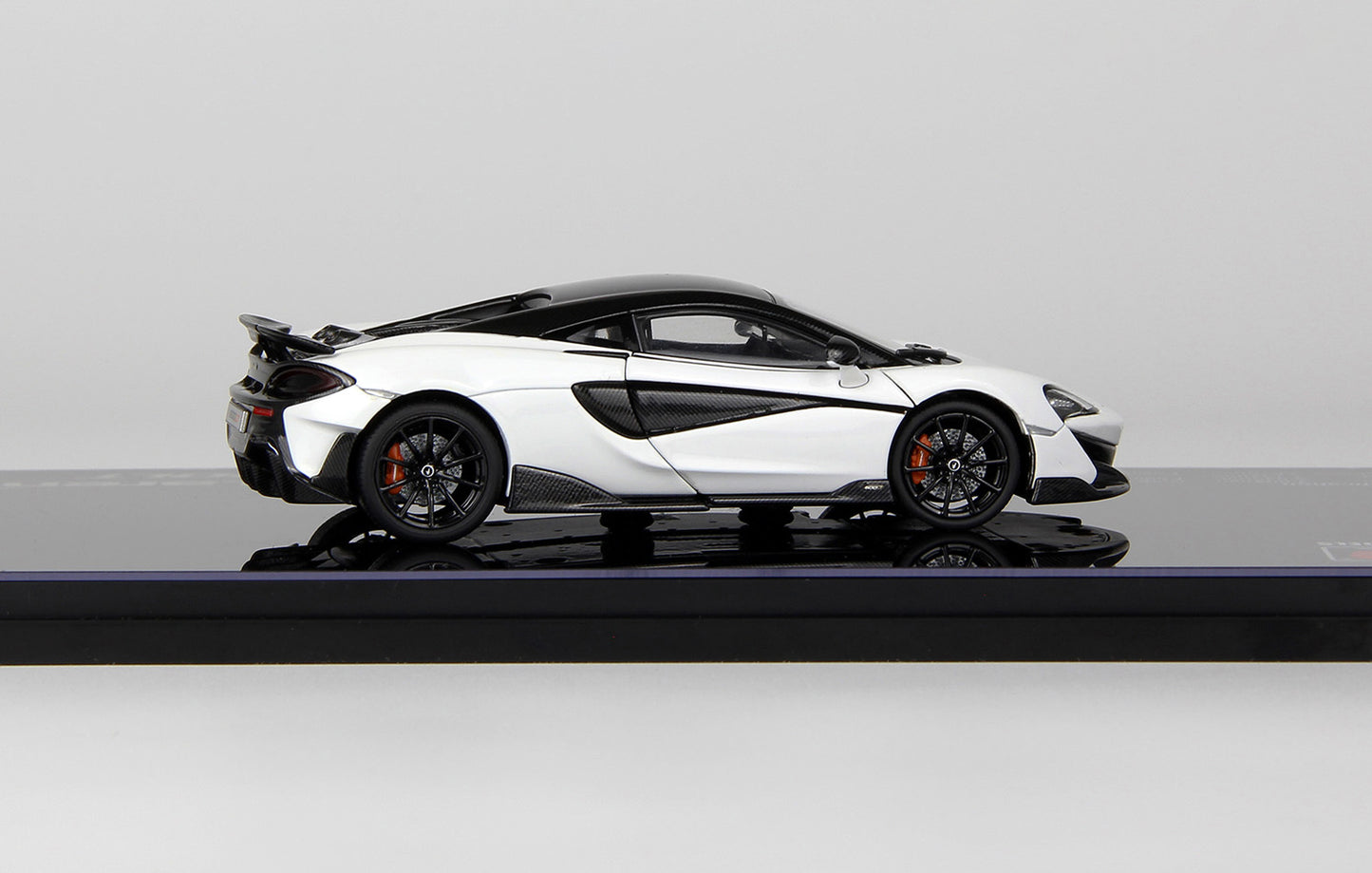 McLAREN 600LT WHITE