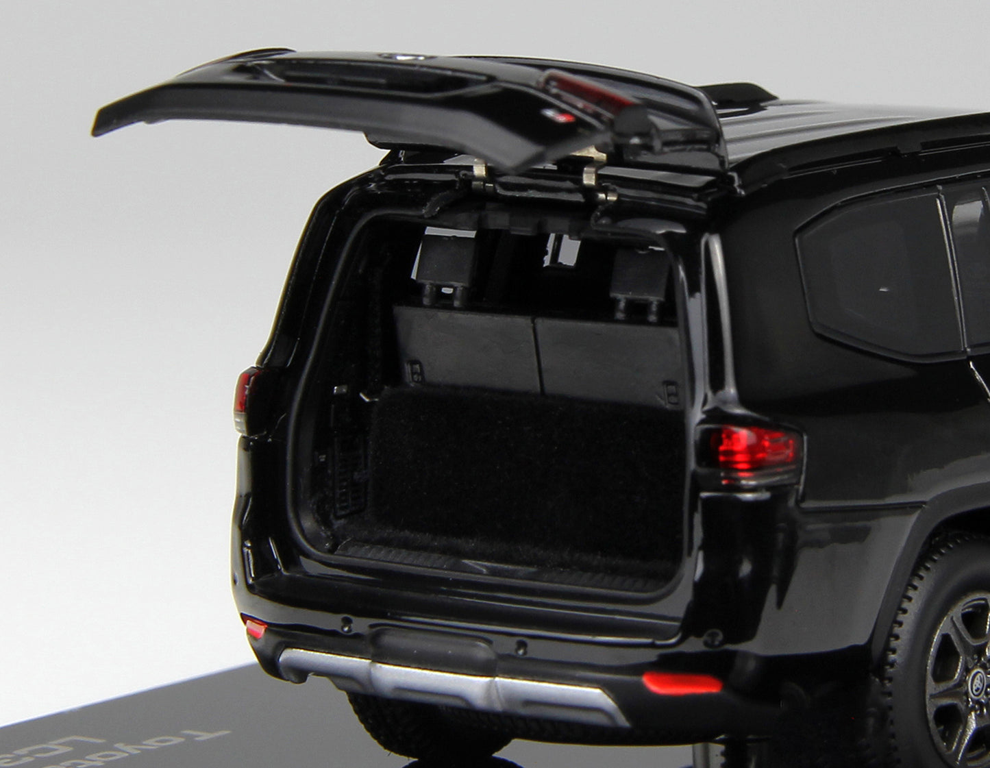 TOYOTA LAND CRUISER 300-GR SPORT BLACK