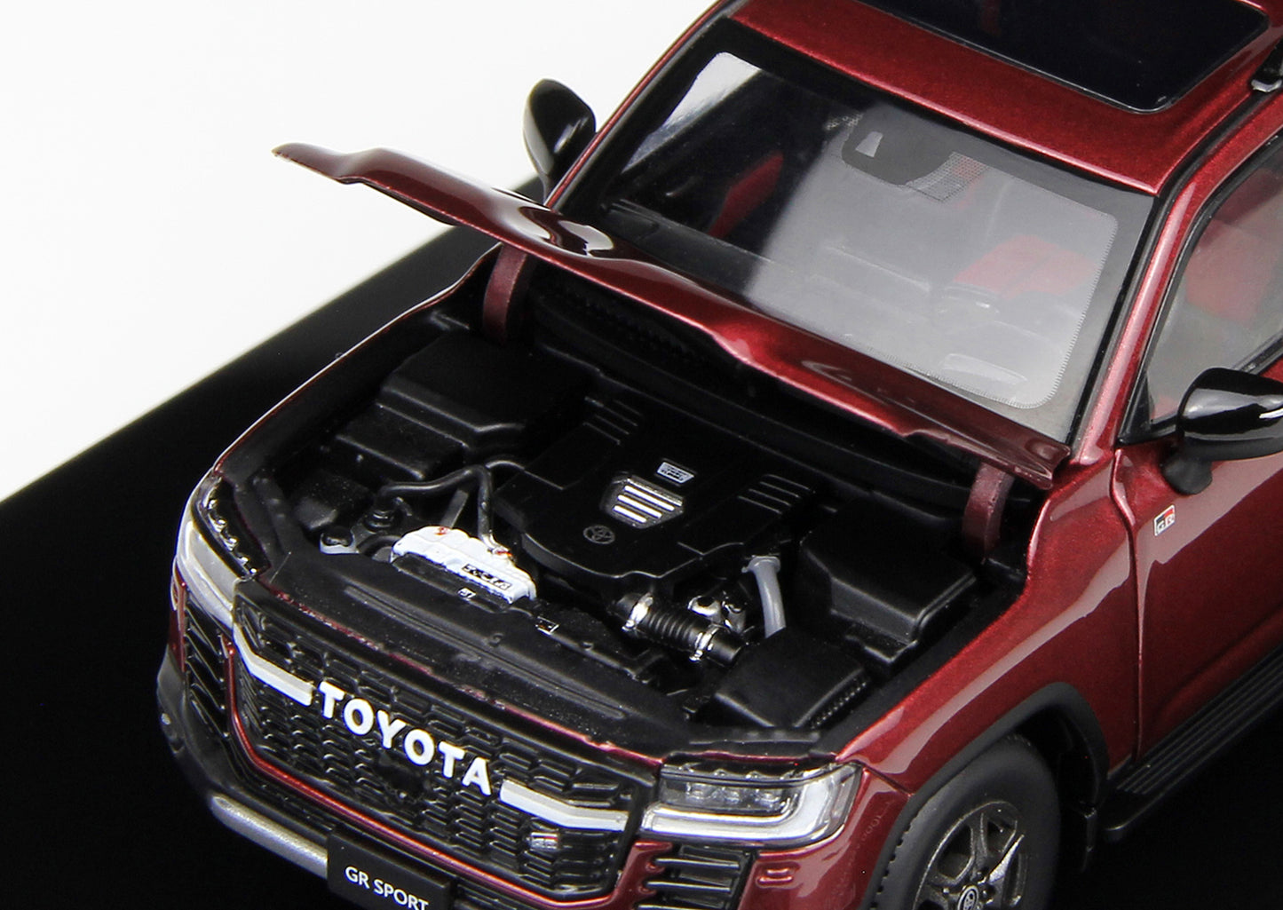 TOYOTA LAND CRUISER 300-GR SPORT RED