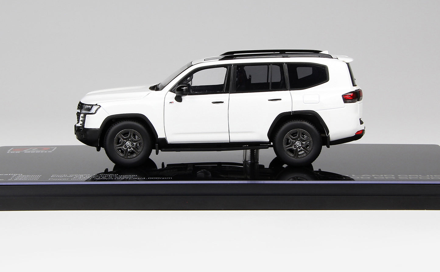 TOYOTA LAND CRUISER 300-GR SPORT WHITE