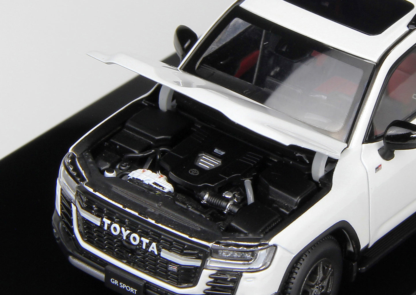 TOYOTA LAND CRUISER 300-GR SPORT WHITE
