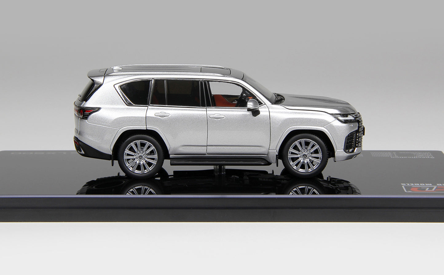LEXUS LX600 SILVER
