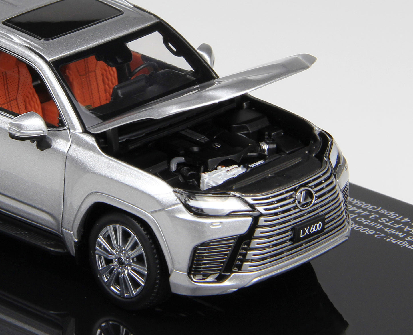 LEXUS LX600 SILVER