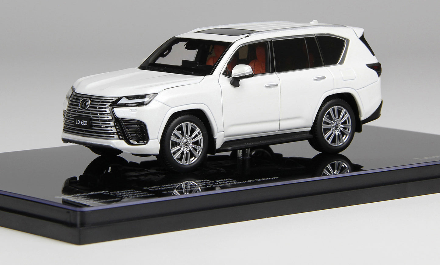 LEXUS LX600 WHITE