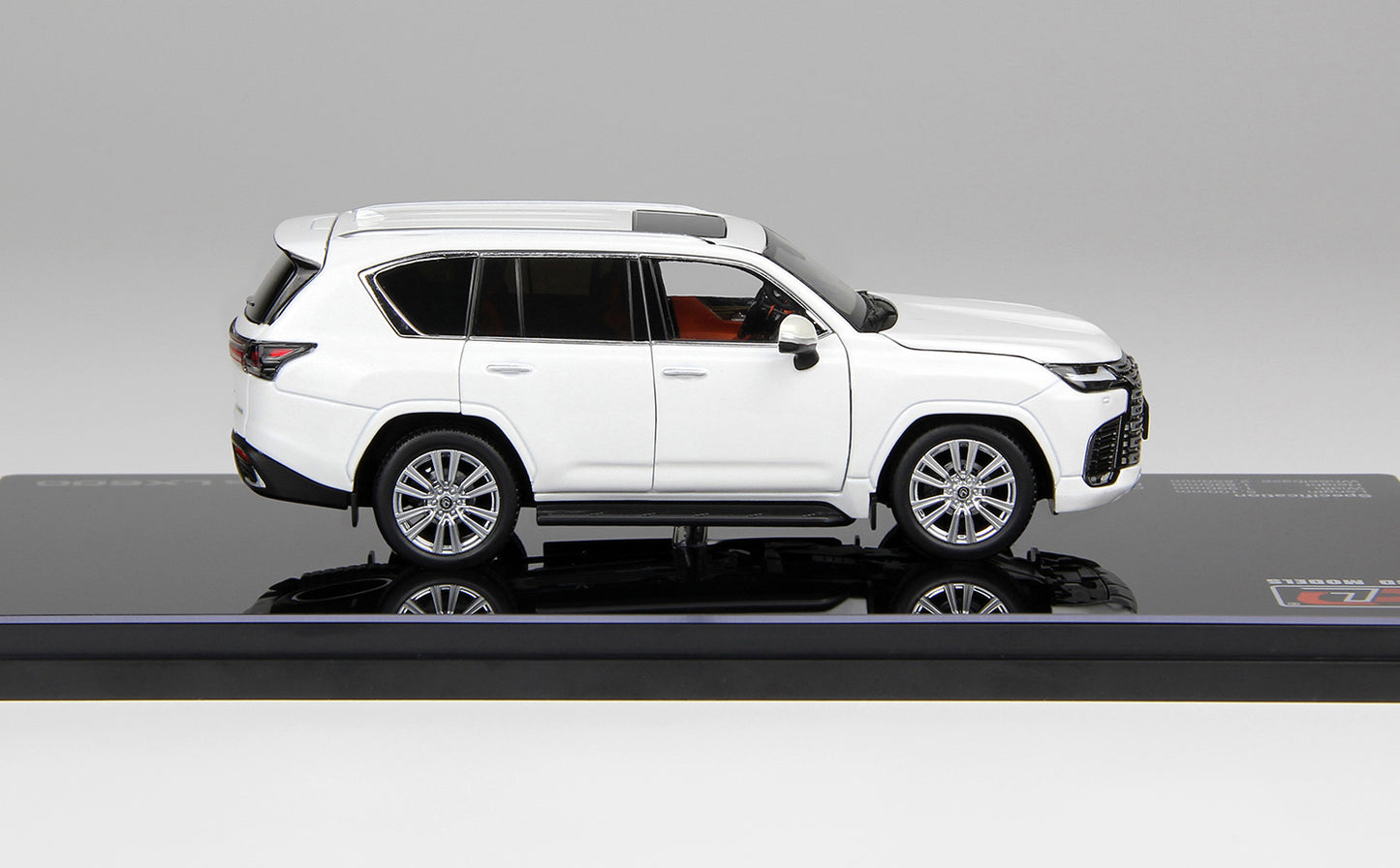 LEXUS LX600 WHITE