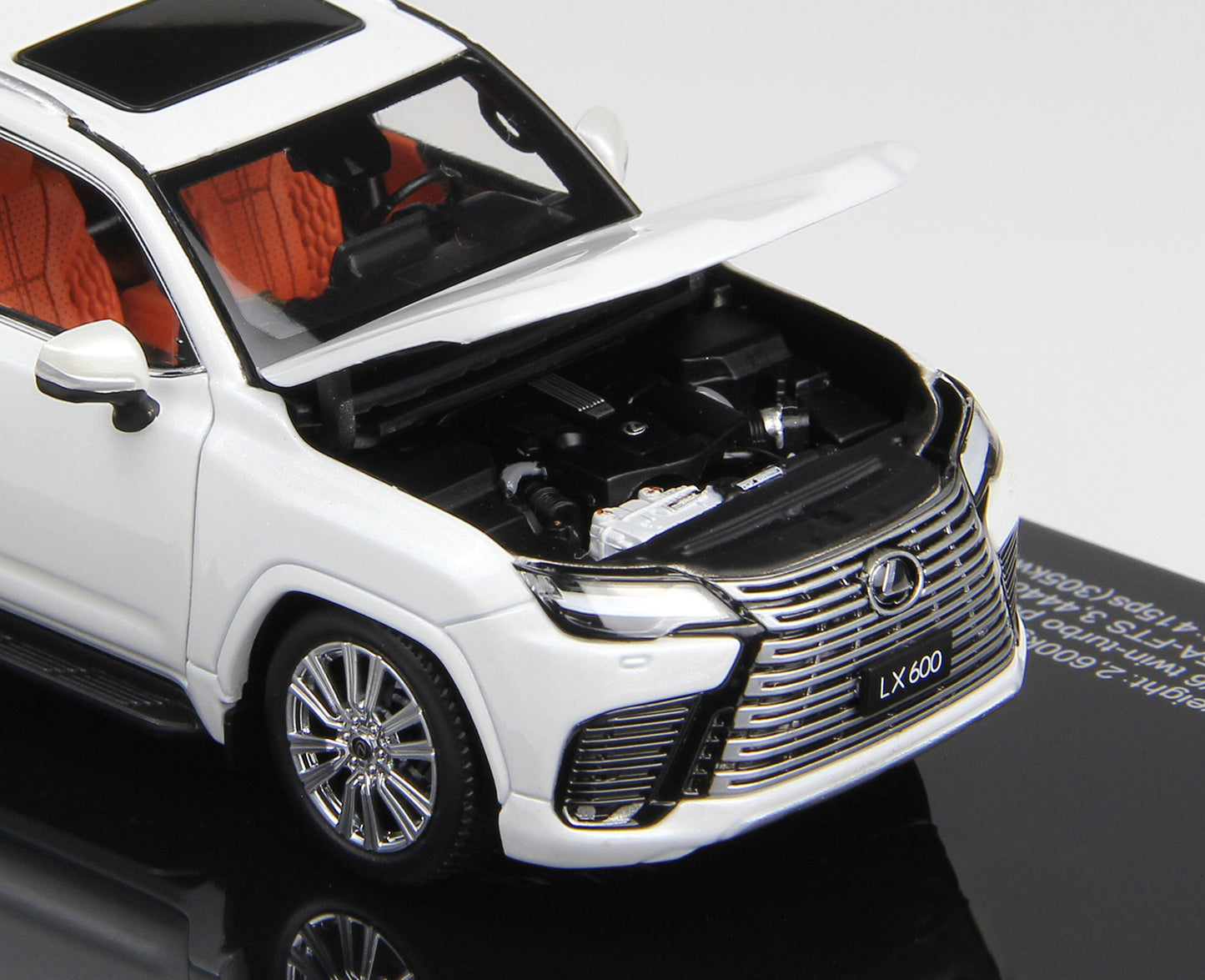 LEXUS LX600 WHITE